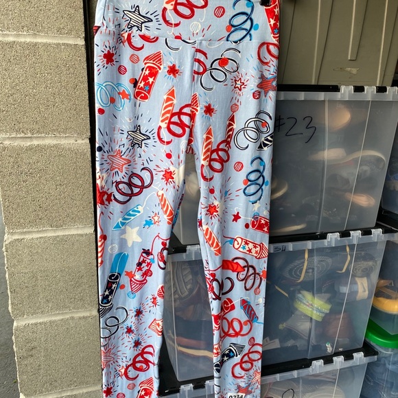 Lularoe Leggings Gray Red Fire Works Size One - Picture 3 of 13